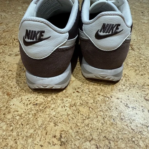 Nike Cortez - Picture 2 of 4